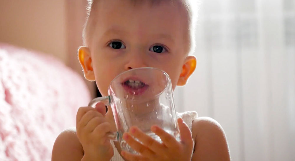 baby-drinking-water